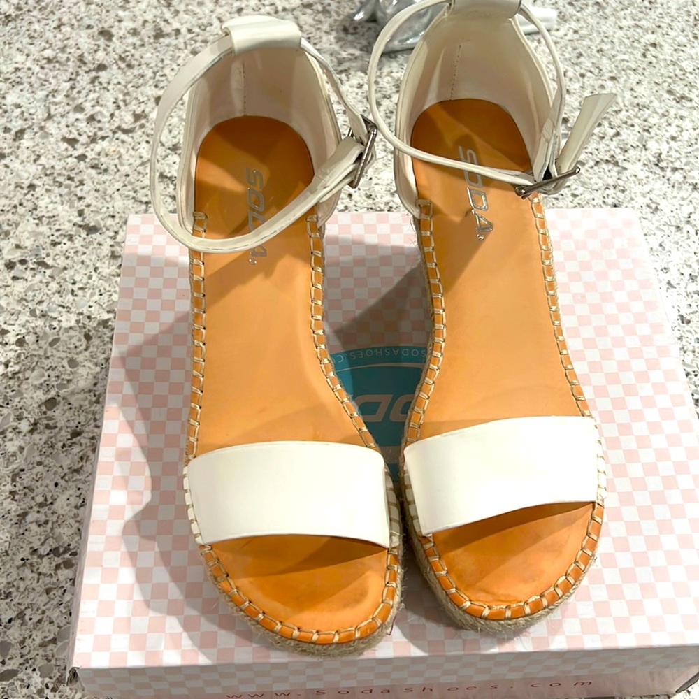 White Wedges